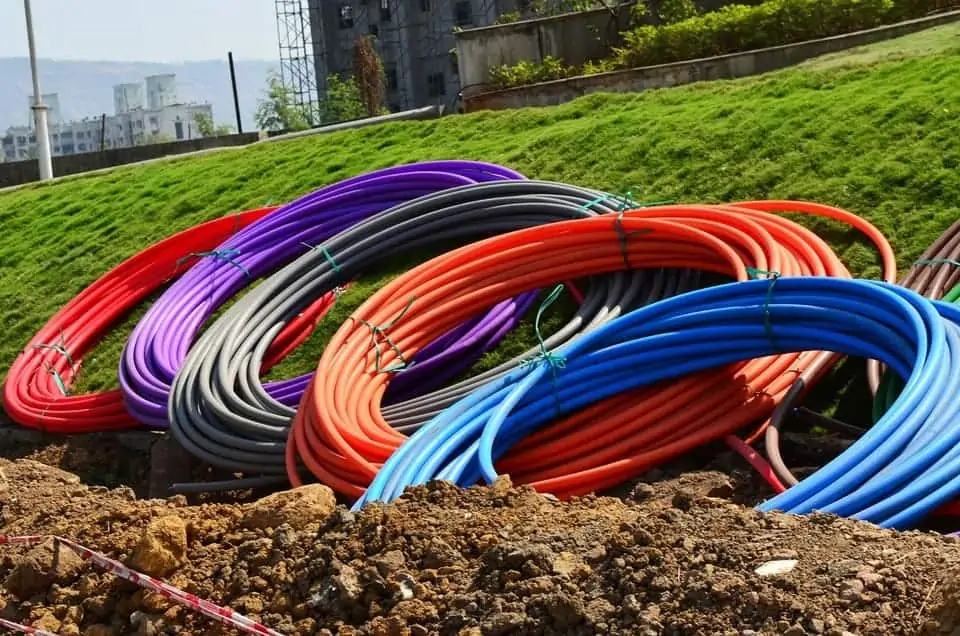ท่อร้อยสายไฟ PVC สีขาว vs สีเหลือง ต่างกันอย่างไร